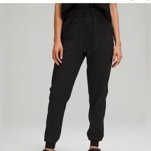 Lululemon stretch high-rise jogger full length Women’s size 2, color black